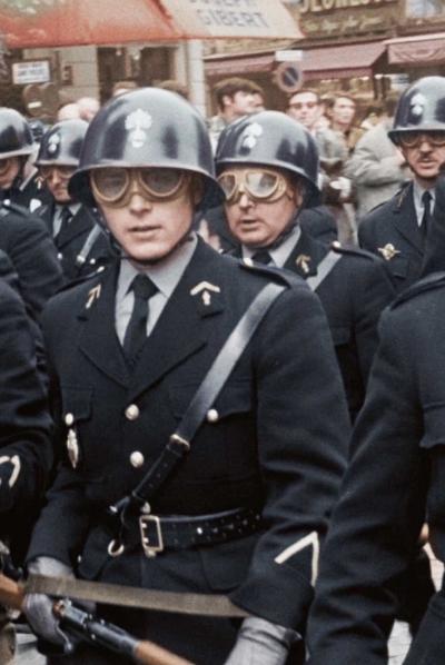 Mai '68, sub pietrele de pavaj ... poli